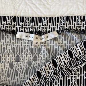 Max Studio Pull On Straight Skirt Easy Wear Black White Geo Medium Packable